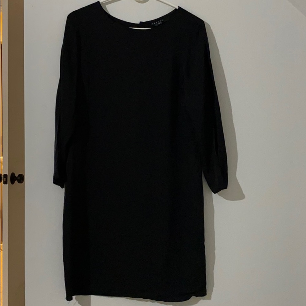 Open sleeve theory dress